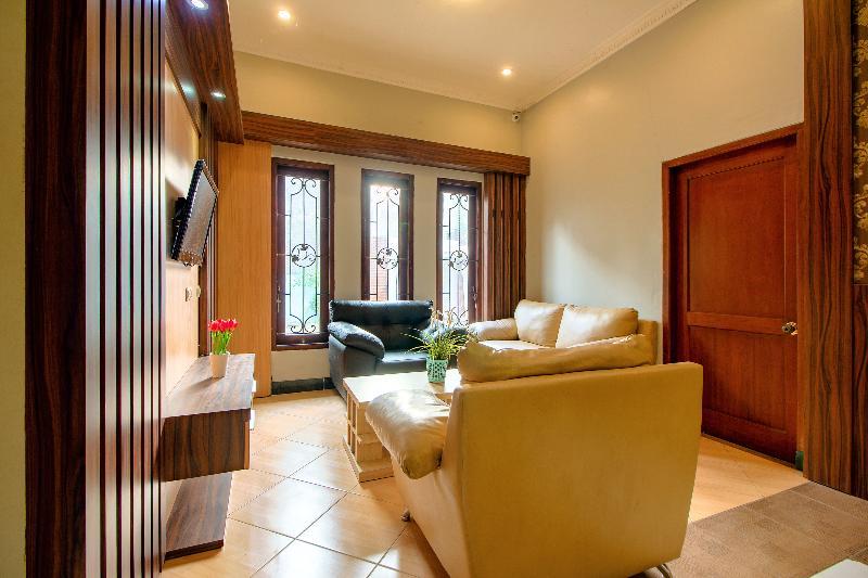Oyo 1195 The Doctor'S Guest House Syariah Kejayan Εξωτερικό φωτογραφία