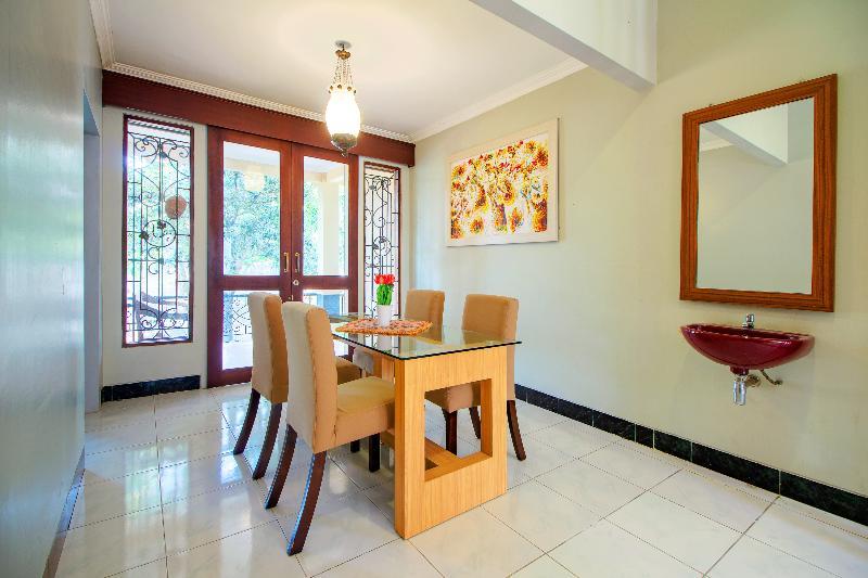 Oyo 1195 The Doctor'S Guest House Syariah Kejayan Εξωτερικό φωτογραφία