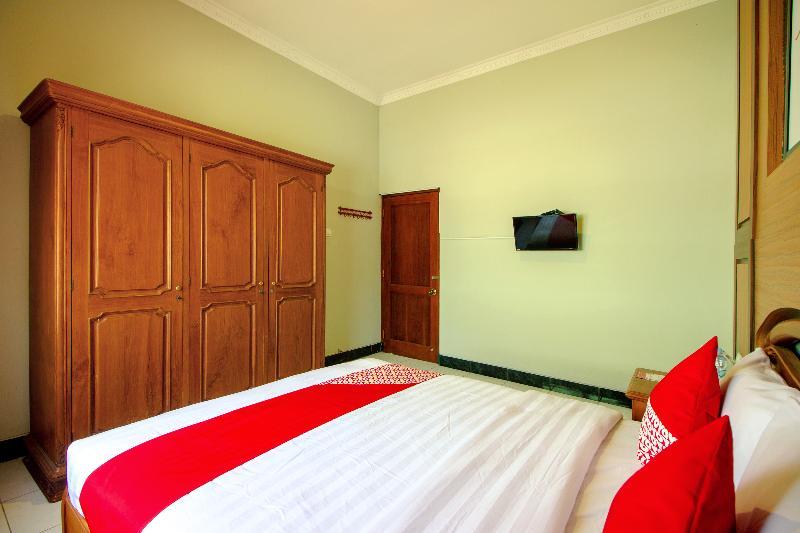 Oyo 1195 The Doctor'S Guest House Syariah Kejayan Εξωτερικό φωτογραφία
