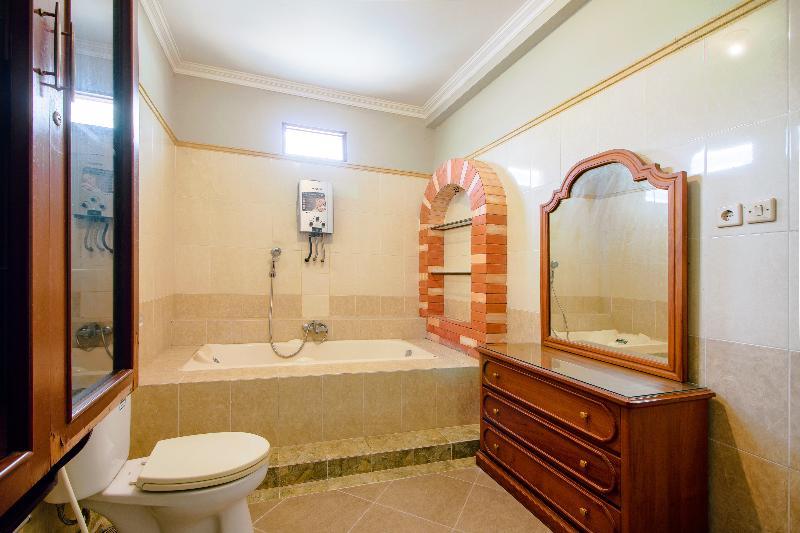 Oyo 1195 The Doctor'S Guest House Syariah Kejayan Εξωτερικό φωτογραφία