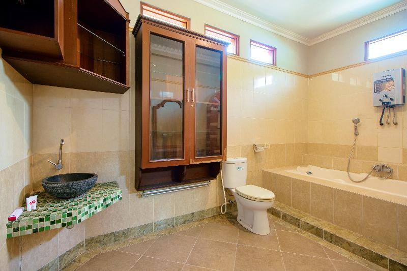 Oyo 1195 The Doctor'S Guest House Syariah Kejayan Εξωτερικό φωτογραφία